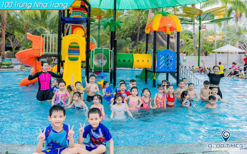 Hồ bơi vườn đá